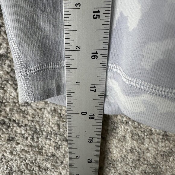 Lululemon Shorts Womens 6 Gray Camo High Rise Bike Biker Athletic Gym Yoga - Picture 3 of 8